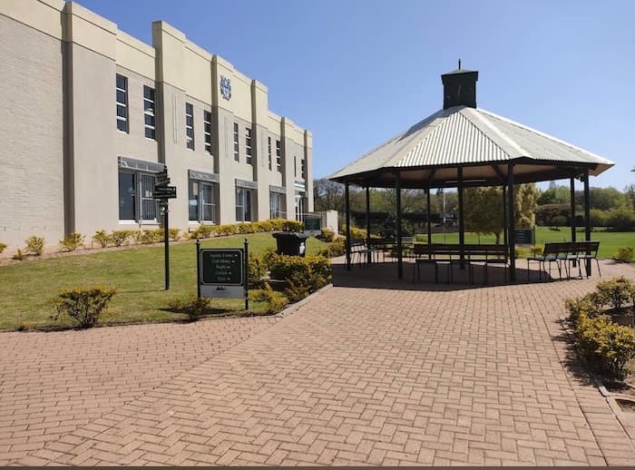 FAIRMONT HIGH SCHOOL - School building exterior