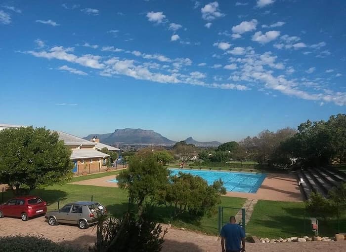 THE SETTLERS HIGH SCHOOL - School building exterior