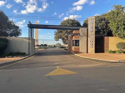 Marais Viljoen High School campus